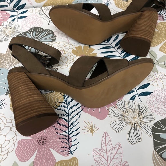 Brown Heels - Picture 5 of 5